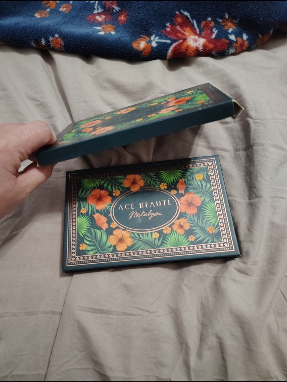 Ace Beaute Floral Eyeshadow Palette - Green with Orange Flowers
